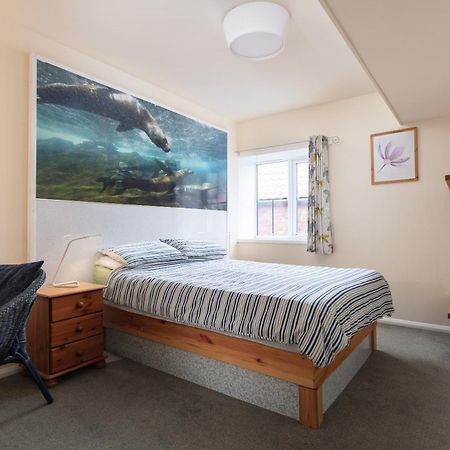 Discovery Accommodation Уитби Екстериор снимка
