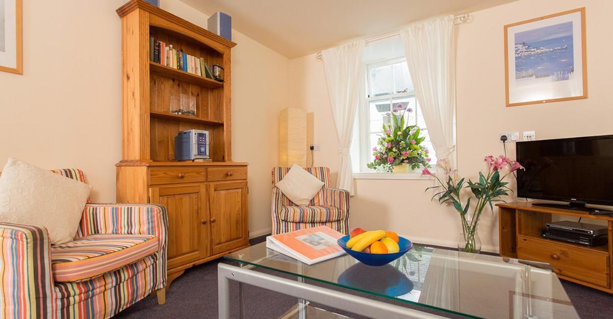 Discovery Accommodation Уитби Екстериор снимка