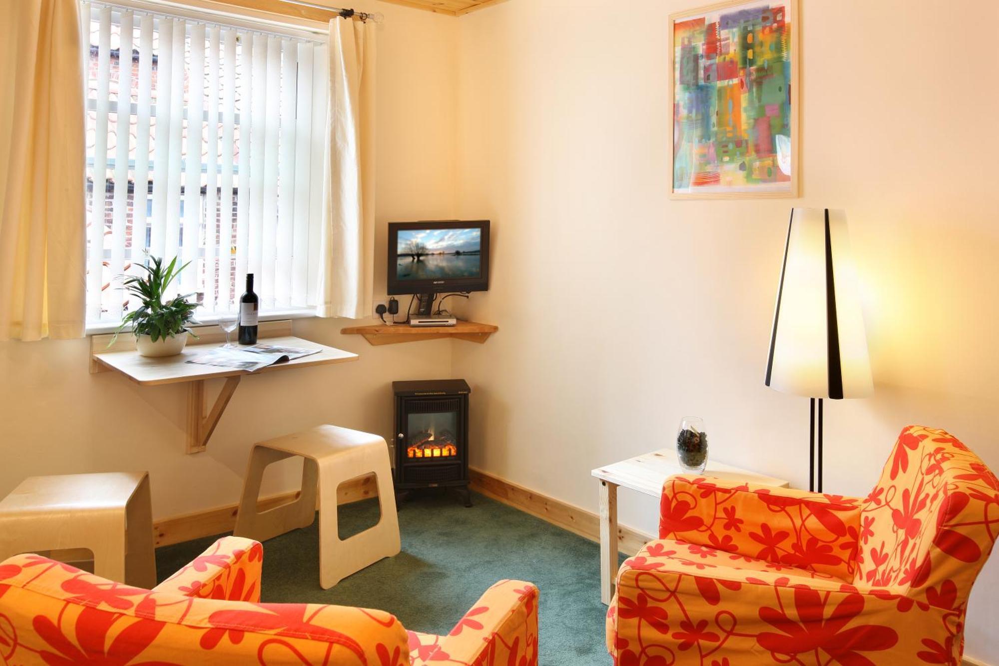 Discovery Accommodation Уитби Екстериор снимка