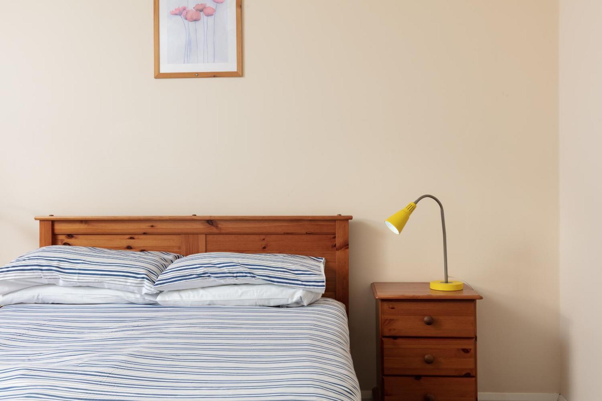 Discovery Accommodation Уитби Екстериор снимка