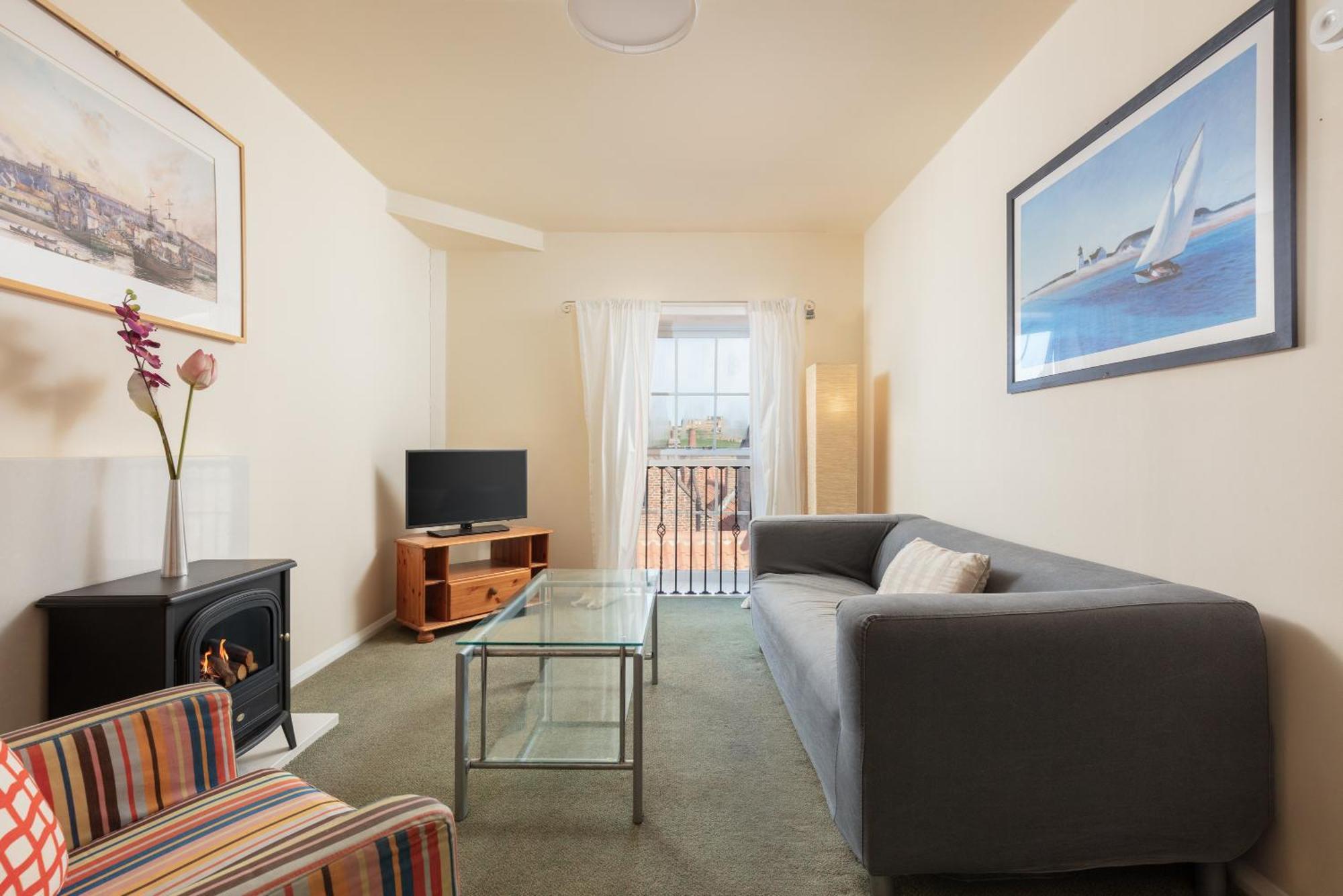 Discovery Accommodation Уитби Екстериор снимка