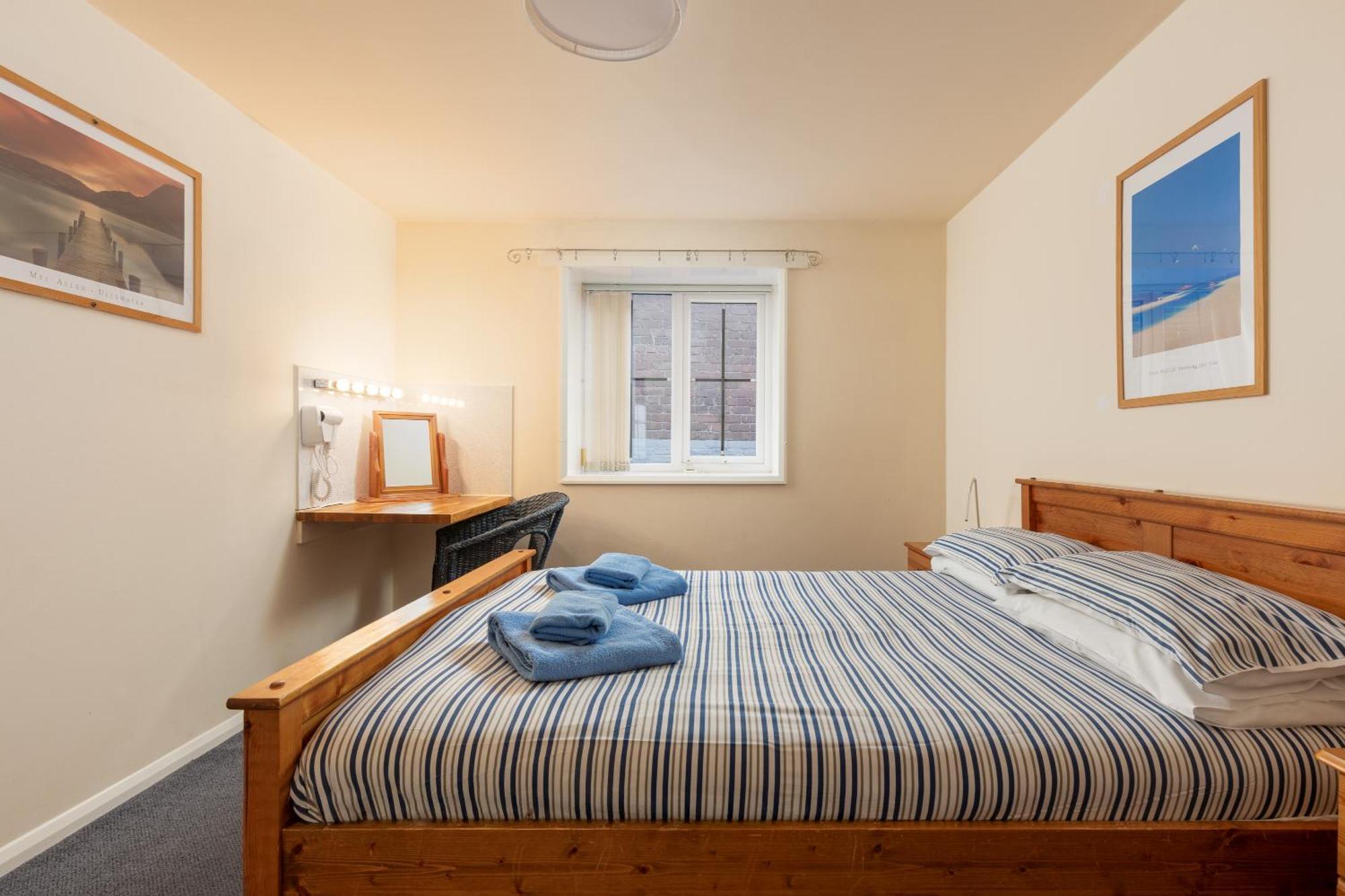 Discovery Accommodation Уитби Екстериор снимка
