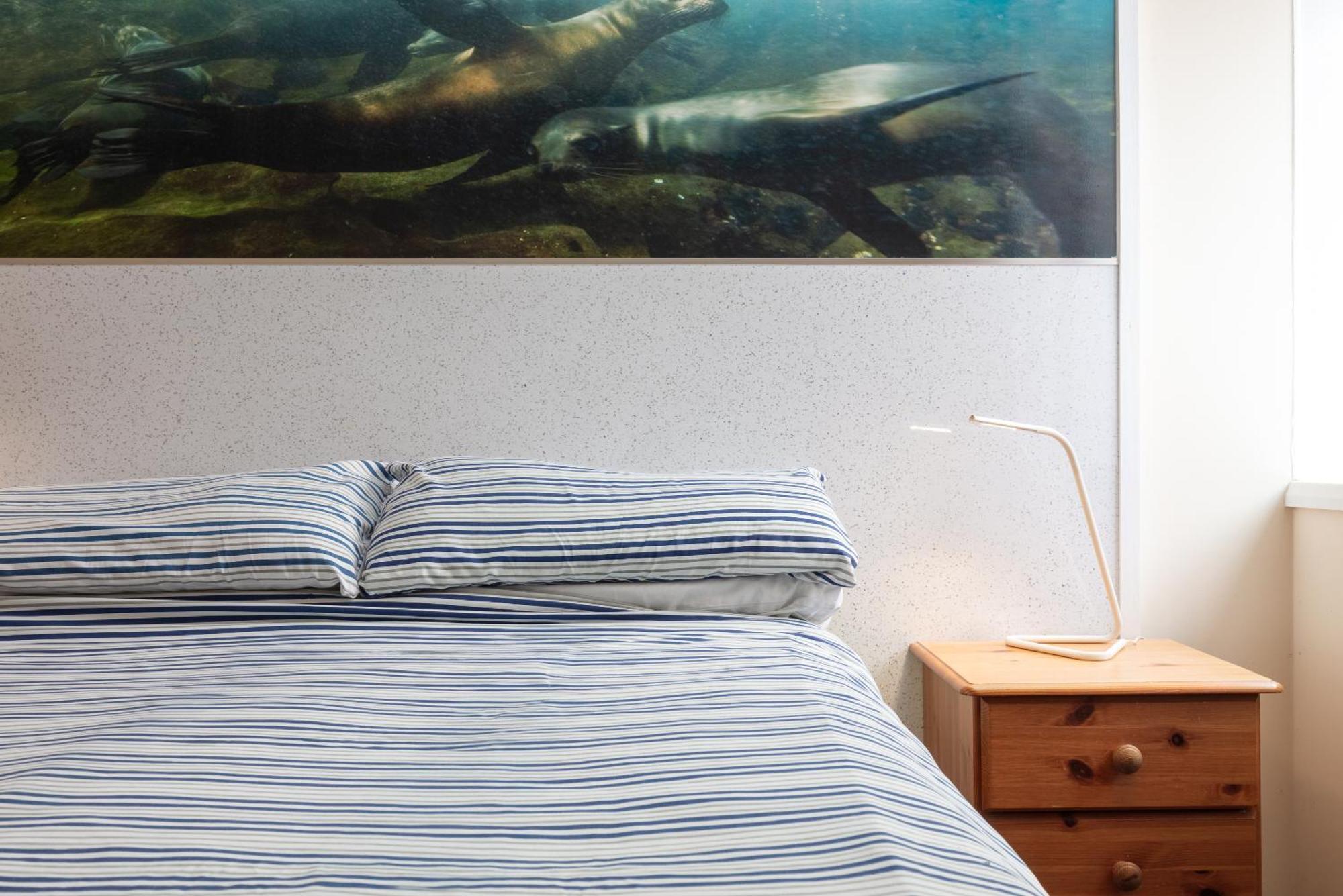 Discovery Accommodation Уитби Екстериор снимка