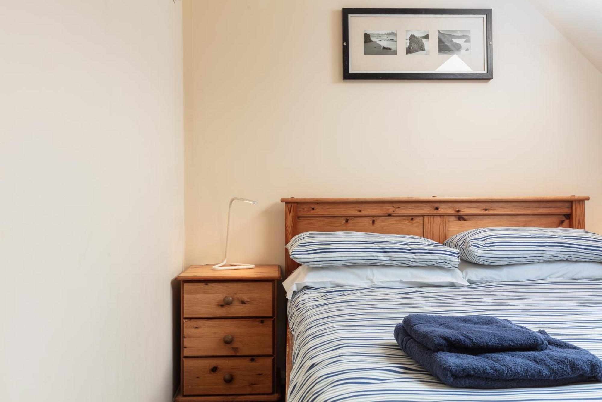 Discovery Accommodation Уитби Екстериор снимка
