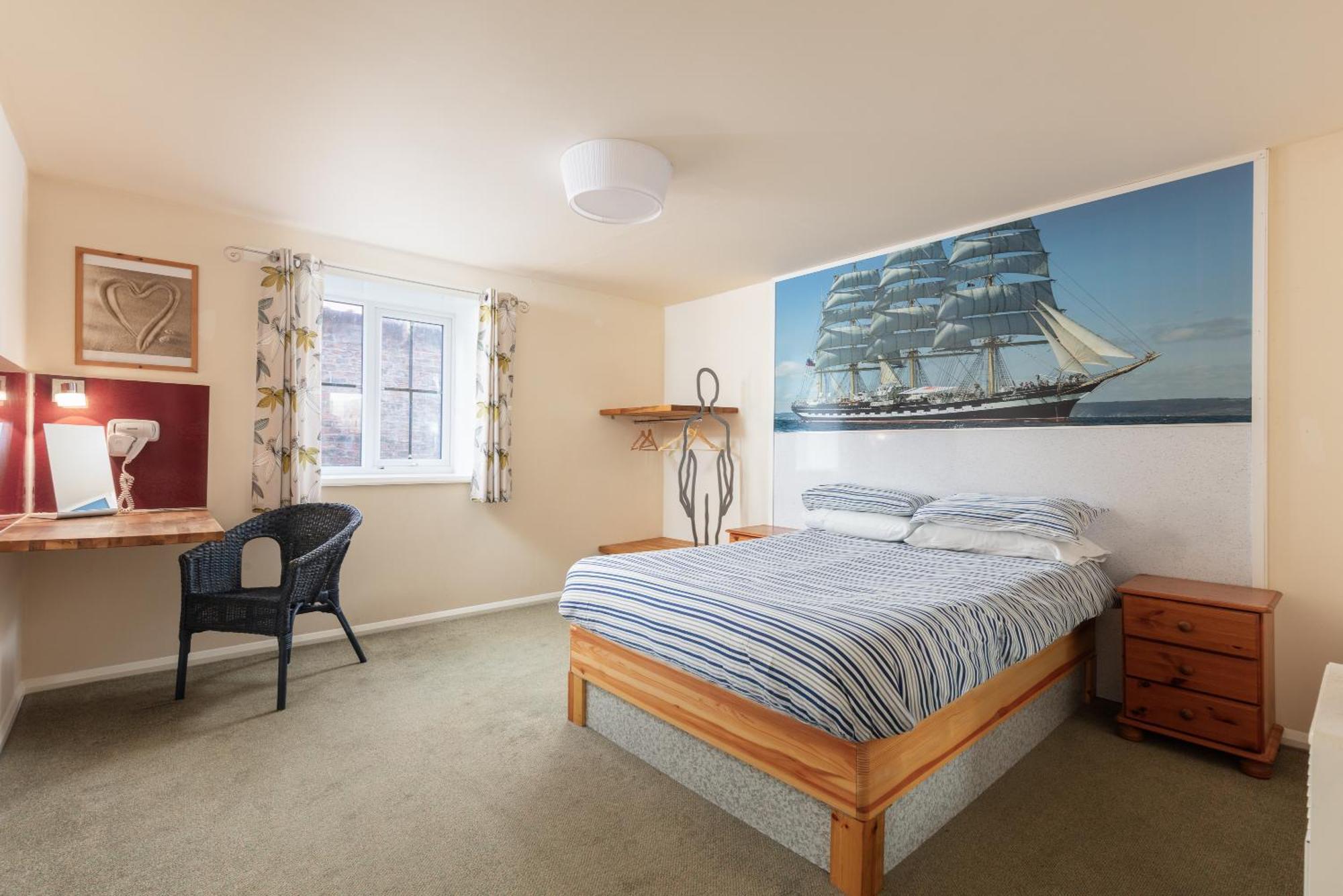 Discovery Accommodation Уитби Екстериор снимка