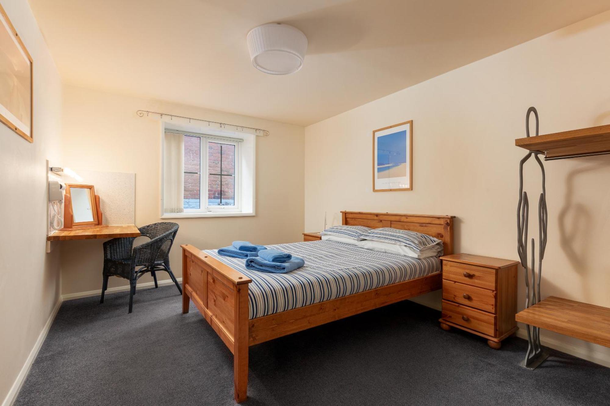 Discovery Accommodation Уитби Екстериор снимка