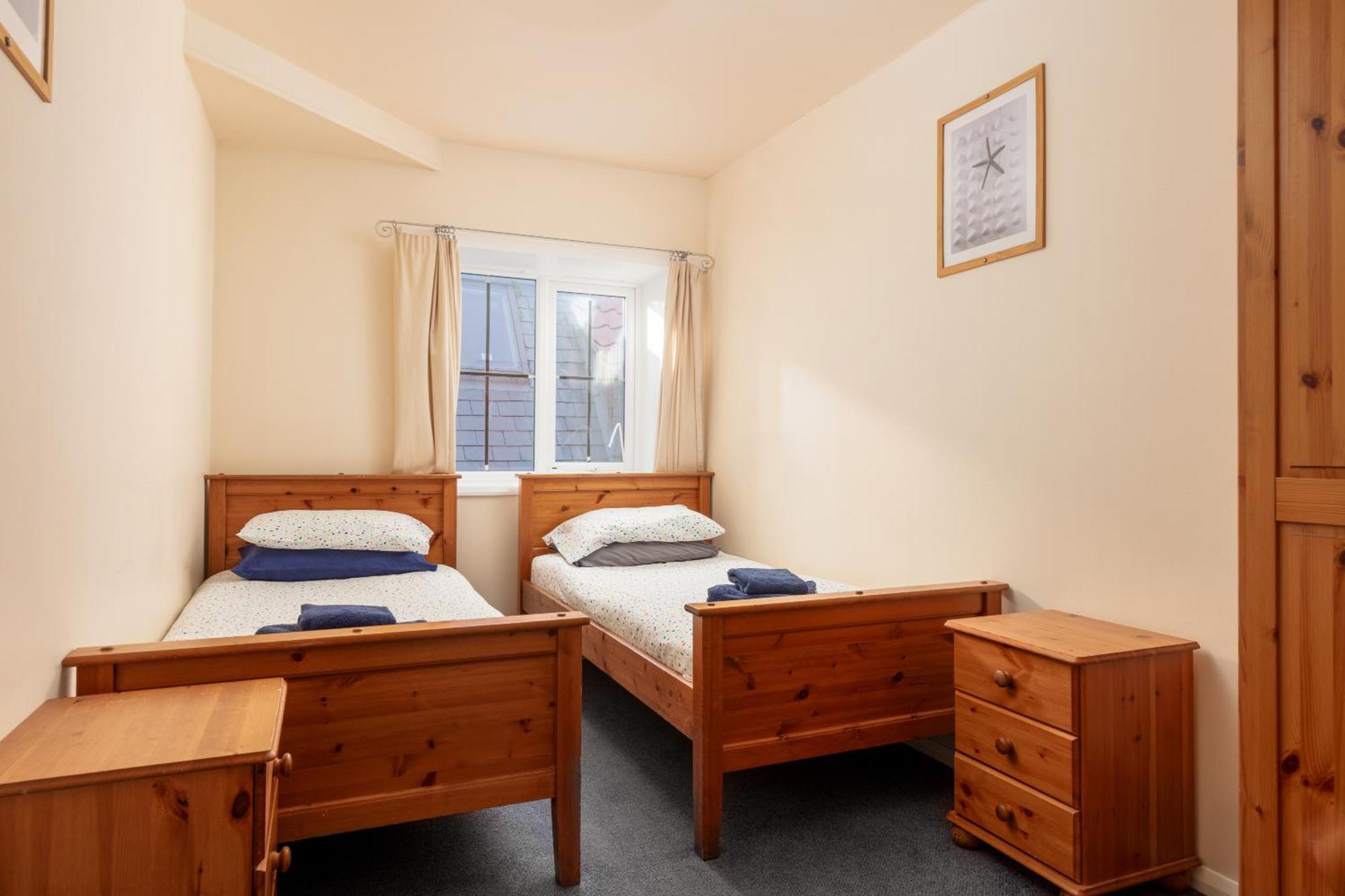 Discovery Accommodation Уитби Екстериор снимка