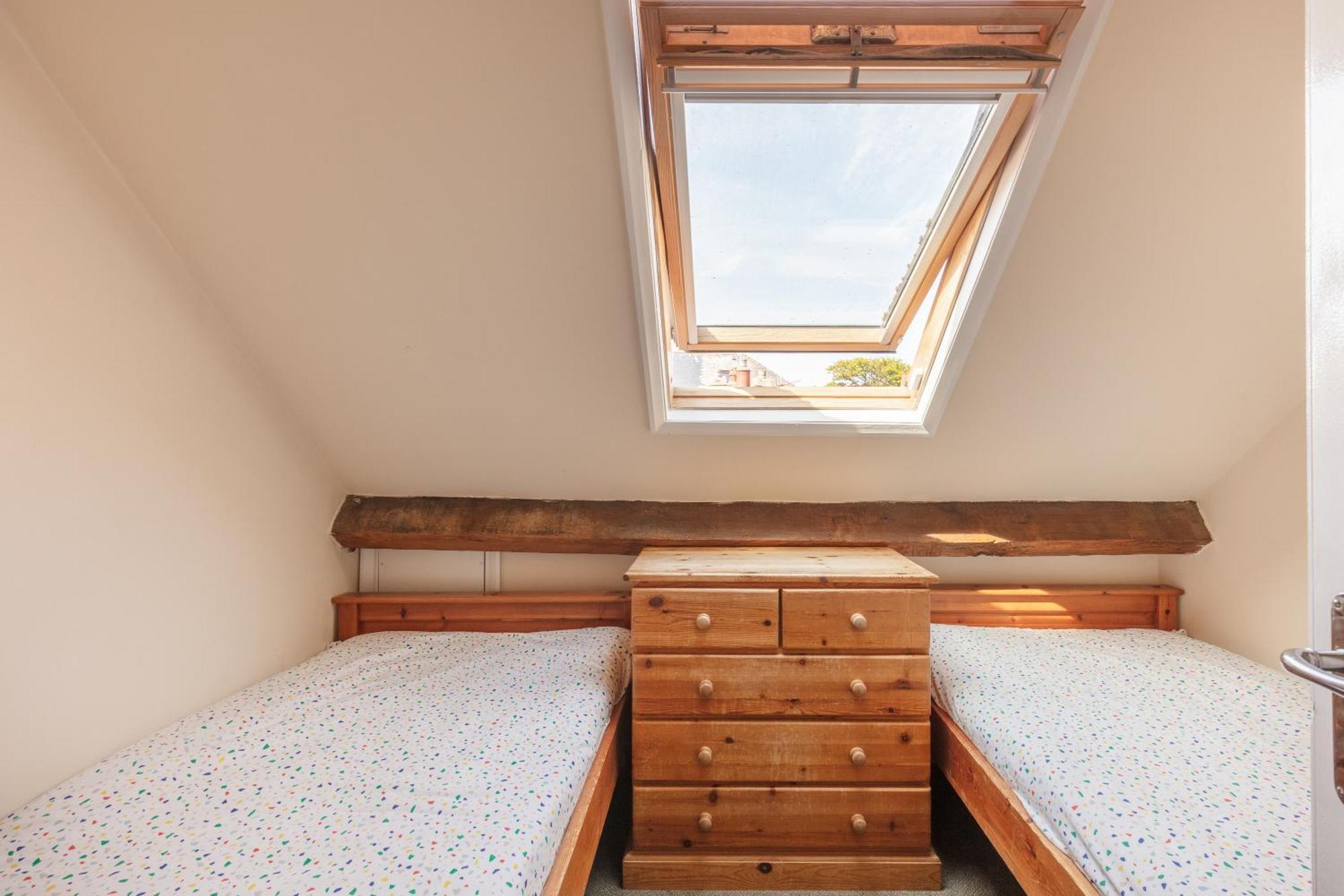 Discovery Accommodation Уитби Екстериор снимка