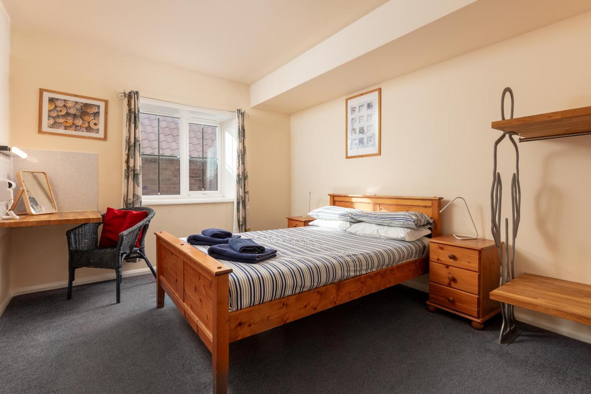Discovery Accommodation Уитби Екстериор снимка