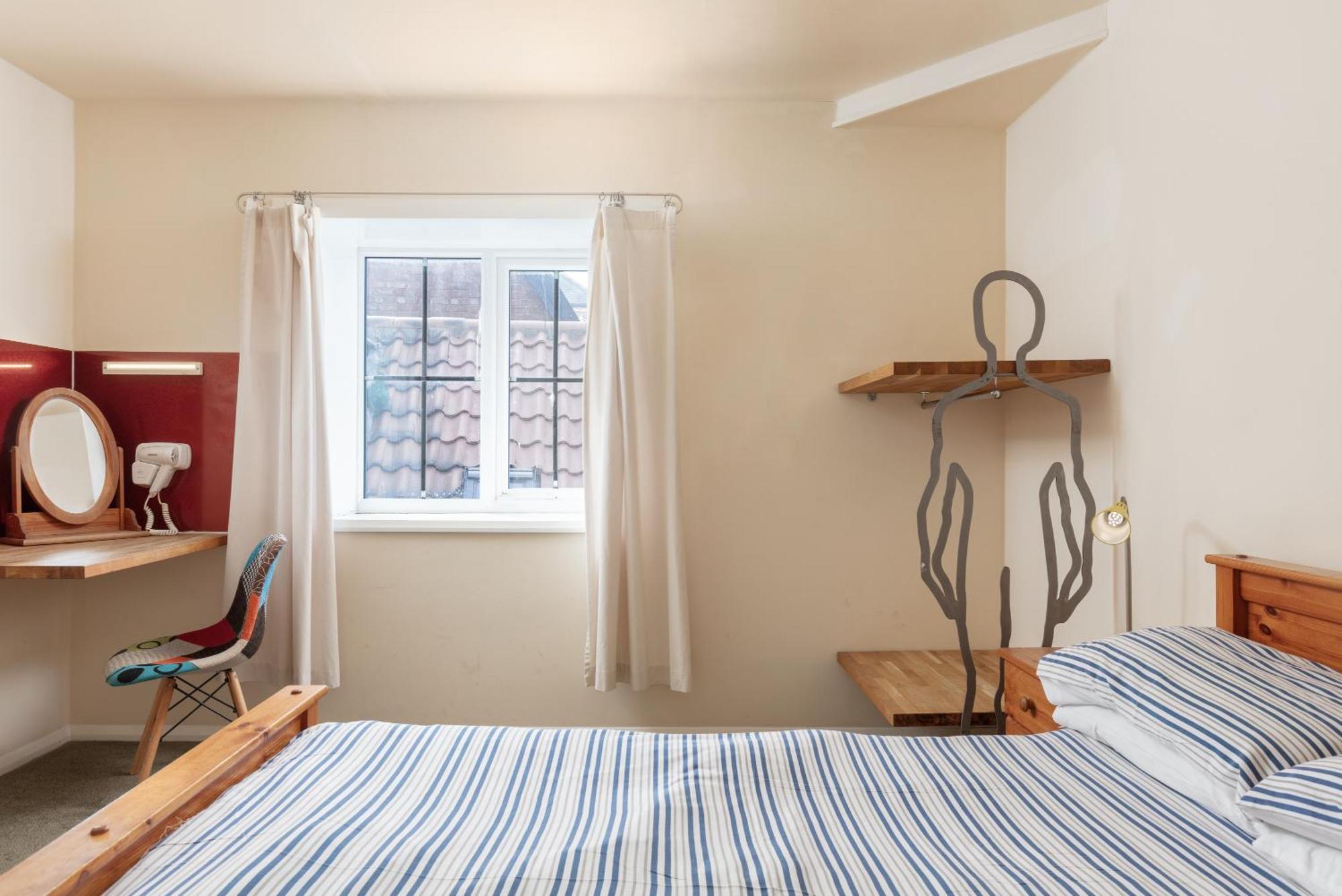 Discovery Accommodation Уитби Екстериор снимка