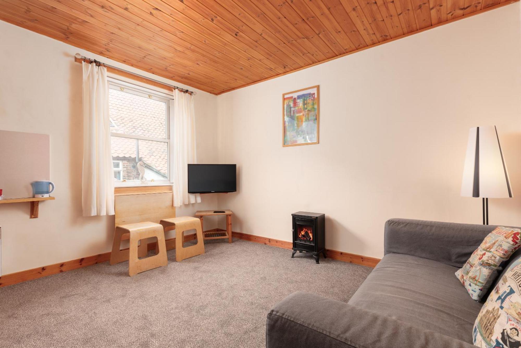 Discovery Accommodation Уитби Екстериор снимка
