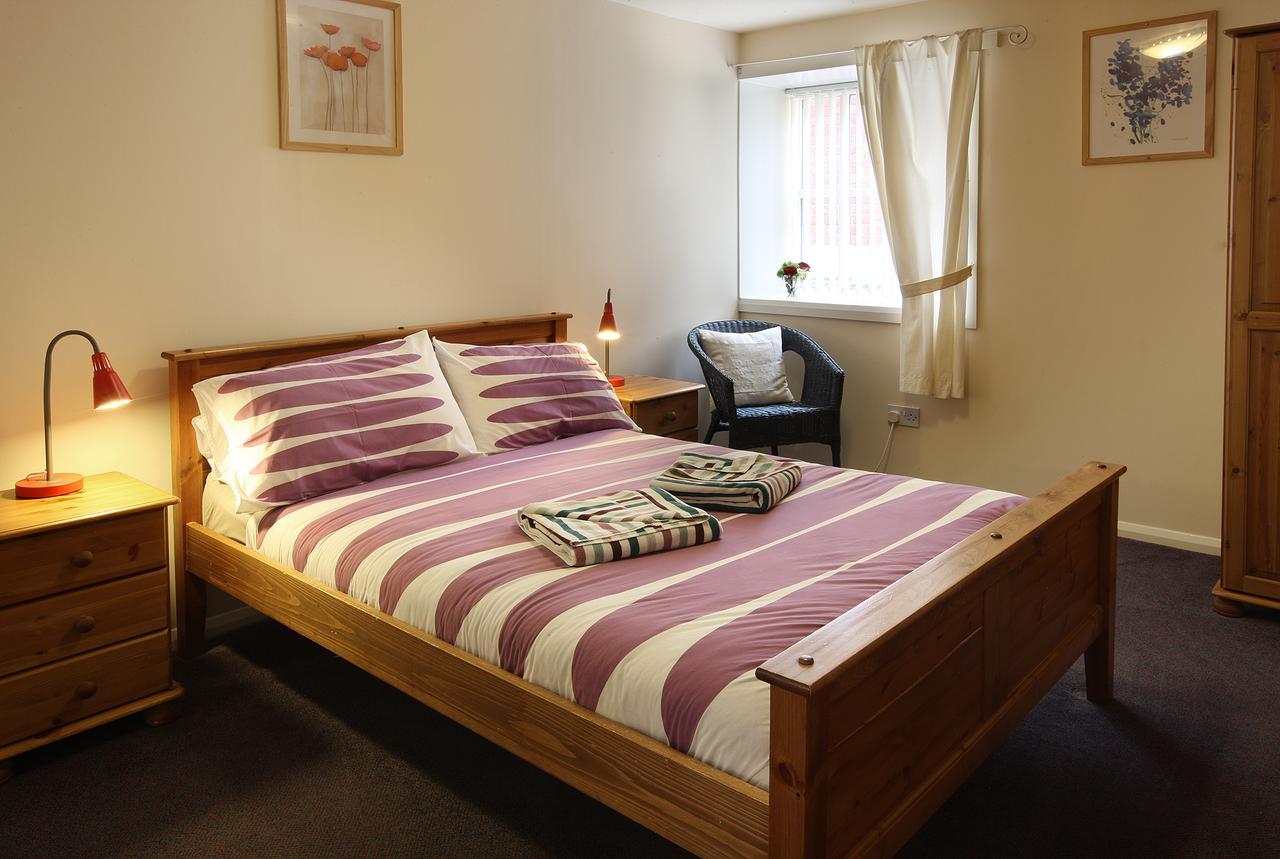 Discovery Accommodation Уитби Екстериор снимка