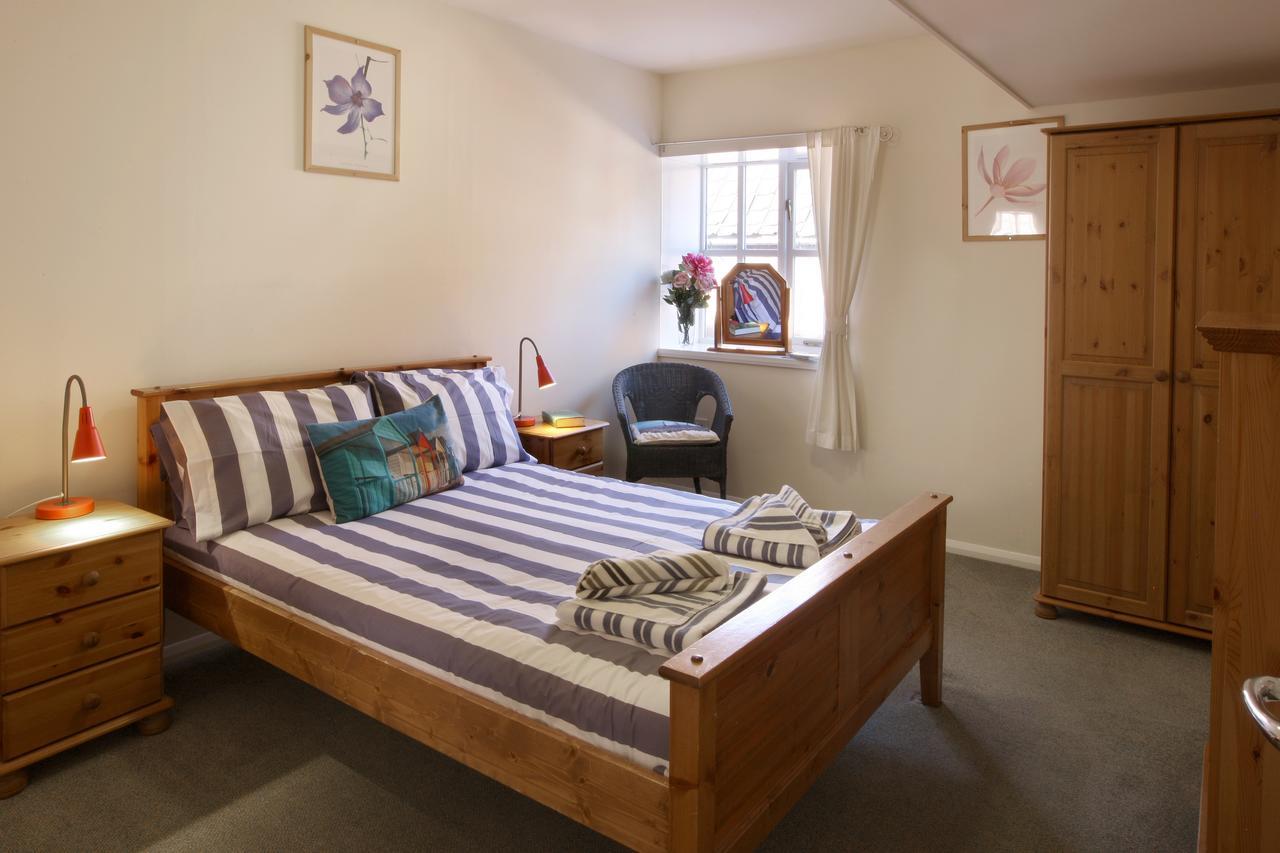 Discovery Accommodation Уитби Екстериор снимка