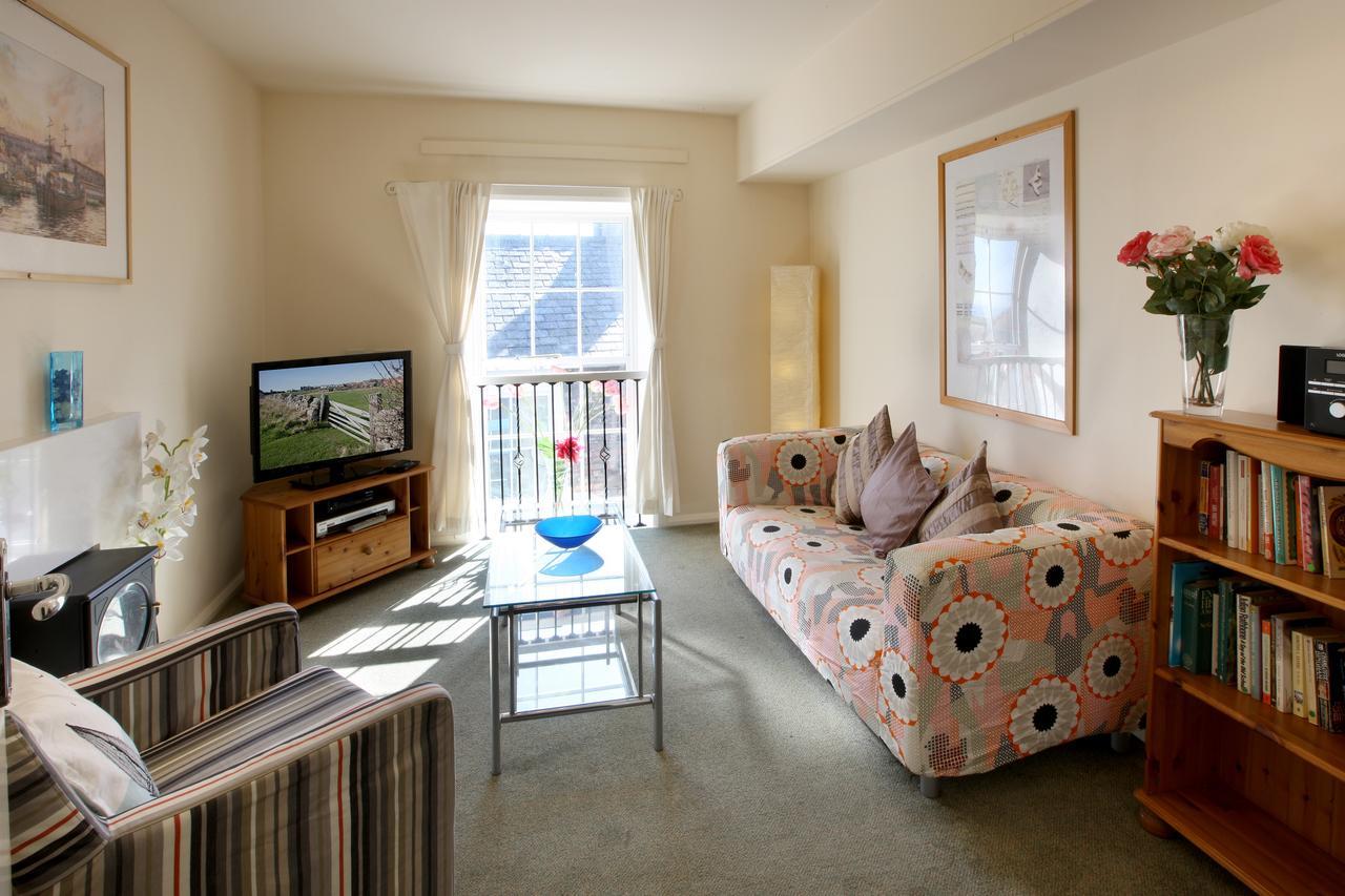 Discovery Accommodation Уитби Екстериор снимка