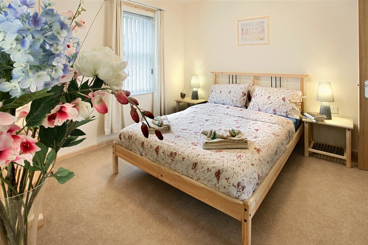 Discovery Accommodation Уитби Екстериор снимка